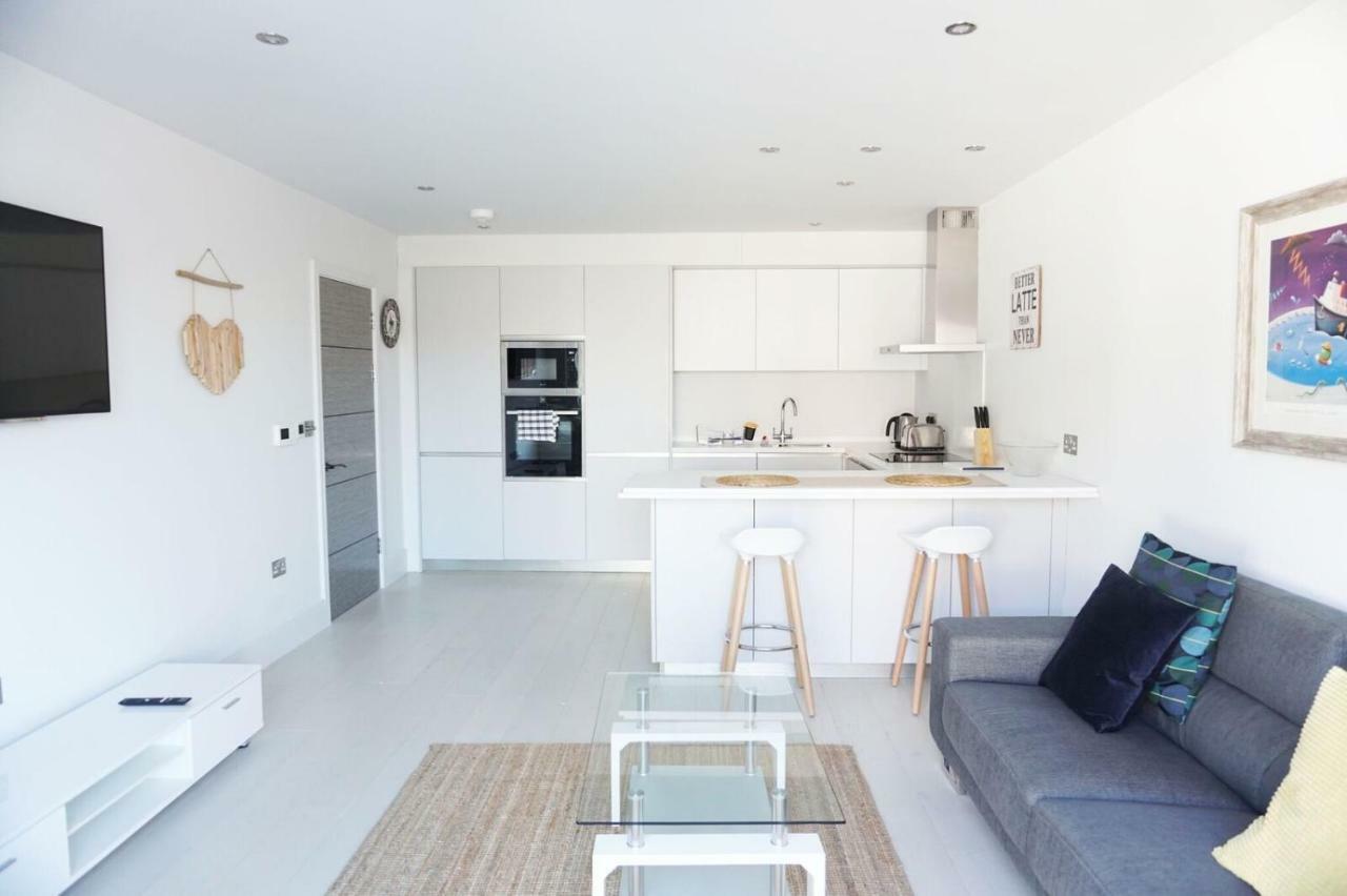 Saltwater Suites At Fistral New Quay Exteriör bild